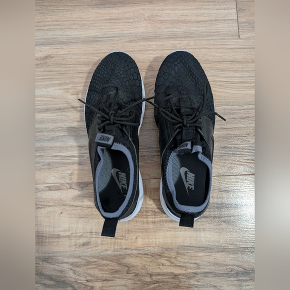 Nike Black Running Shoes - Size 7 - Picture 1 of 5